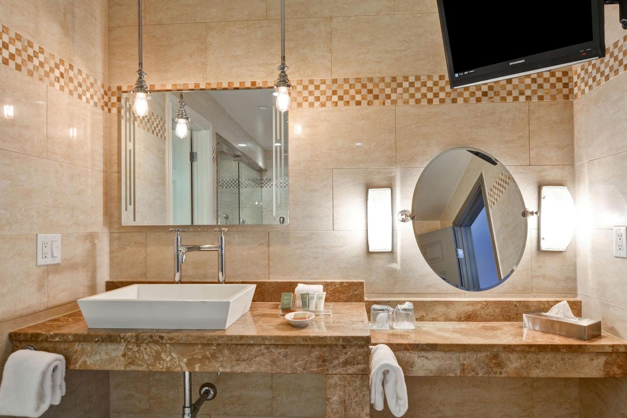 Hotel The Cincinnatian Curio Collection By Hilton 4*
