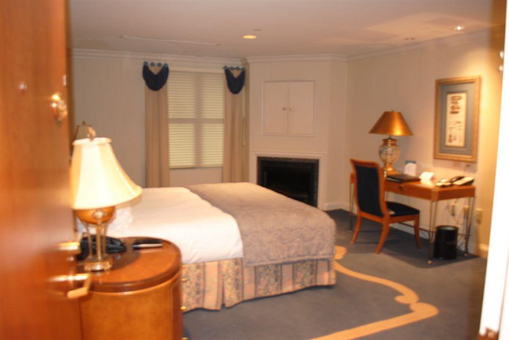 Hotel The Cincinnatian Curio Collection By Hilton 4*