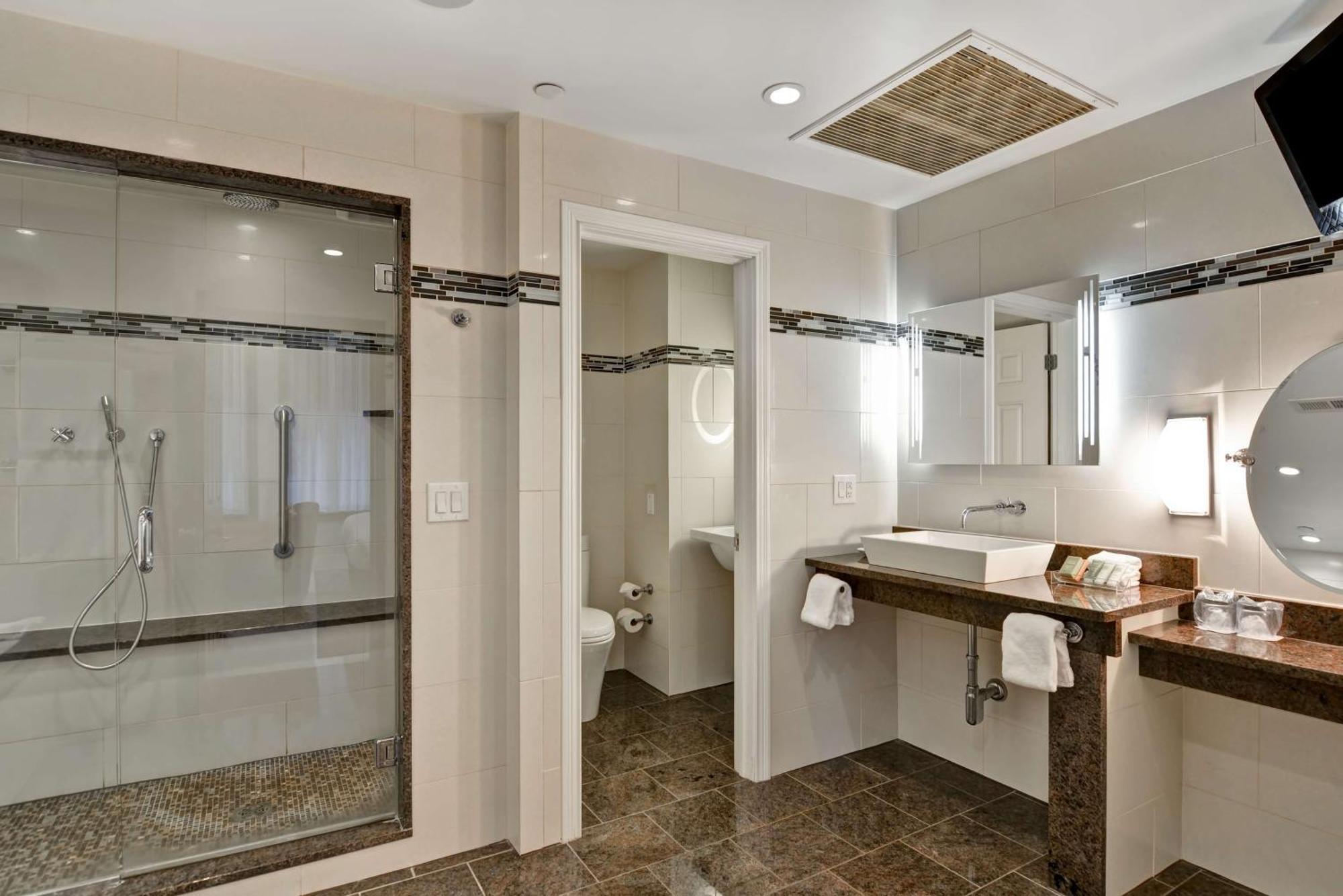 The Cincinnatian Curio Collection By Hilton Hotel