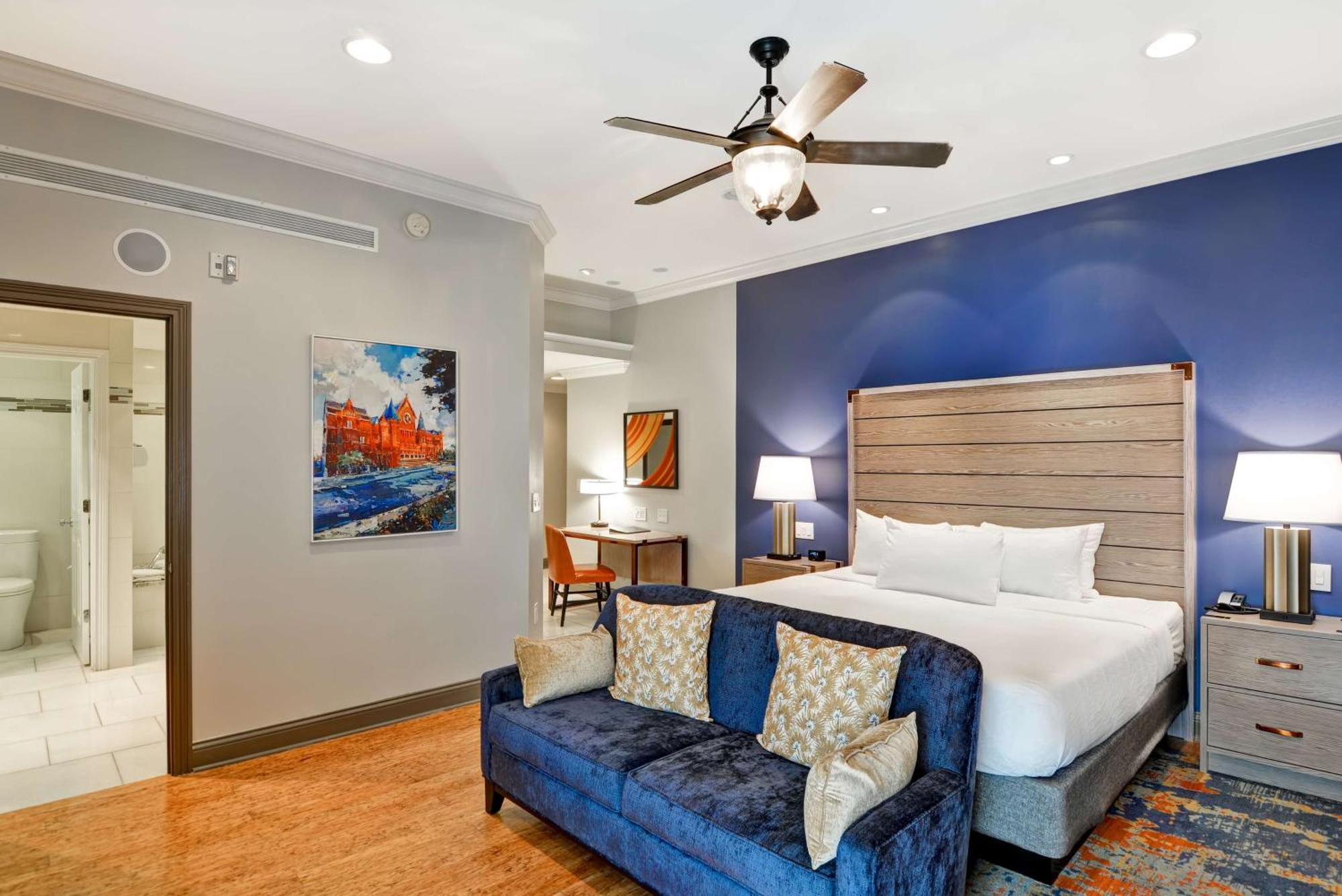 The Cincinnatian Curio Collection By Hilton Cincinnati