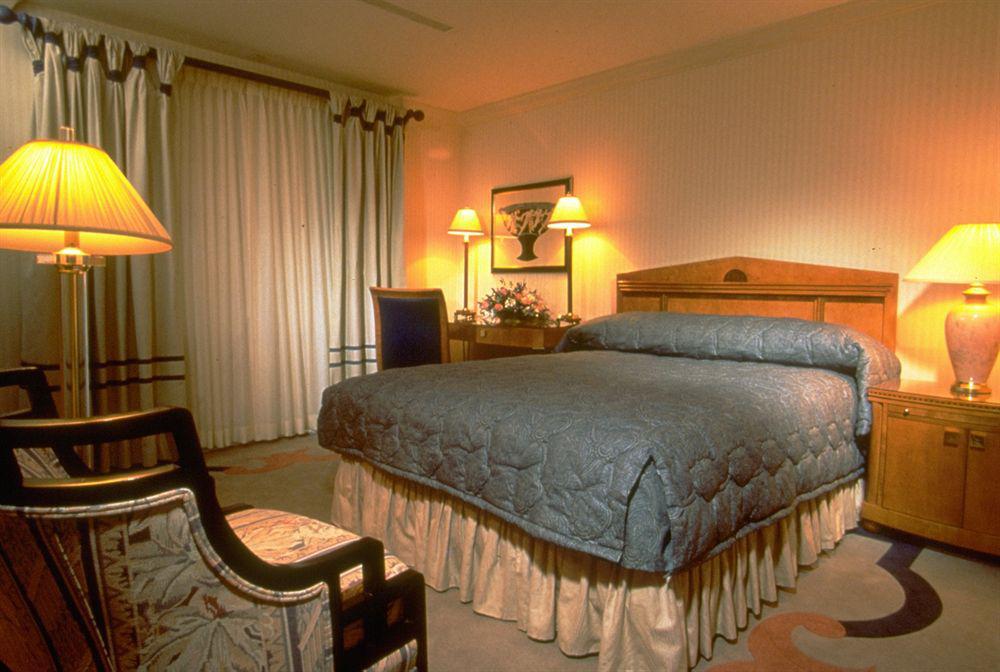 The Cincinnatian Curio Collection By Hilton