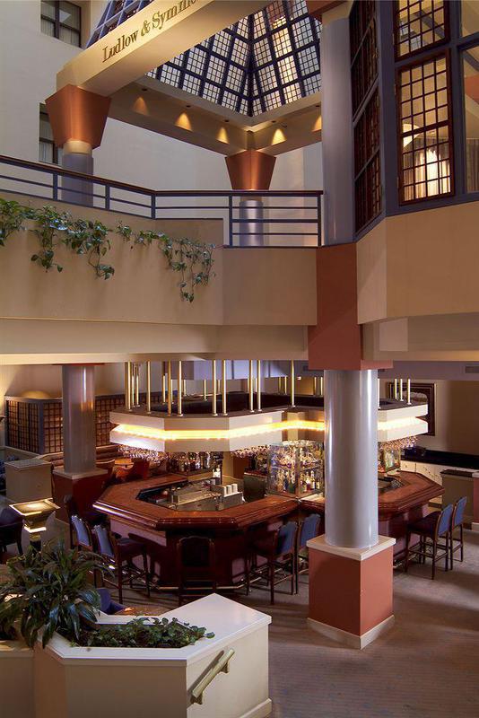Hotel The Cincinnatian Curio Collection By Hilton